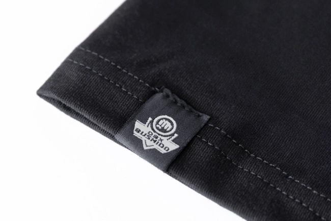 Hochwertiges Baumwoll-T-Shirt mit kleinem grauen DBX Bushido-Logo