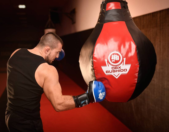 Hollow Boxing Pear XXL - Hook Sack Schwarz und Weiß