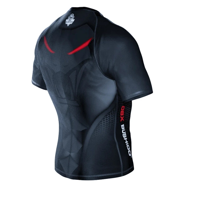 Das "Snake" Kompressions-T-Shirt Rashguard ist aus DBX MORE DRY L Material hergestellt