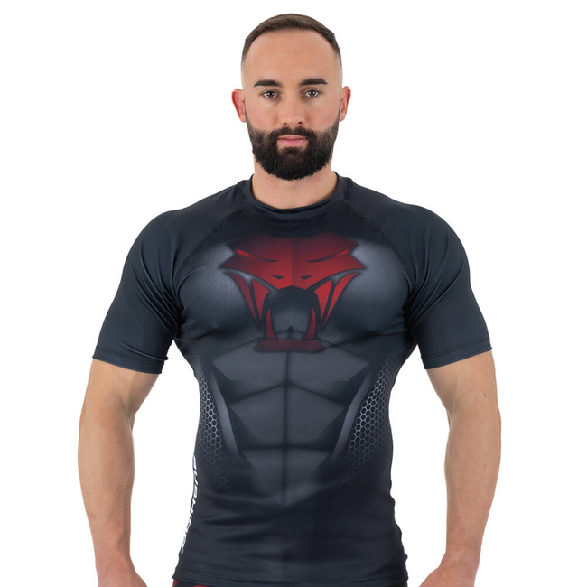 Das "Snake" Kompressions-T-Shirt Rashguard ist aus DBX MORE DRY L Material hergestellt
