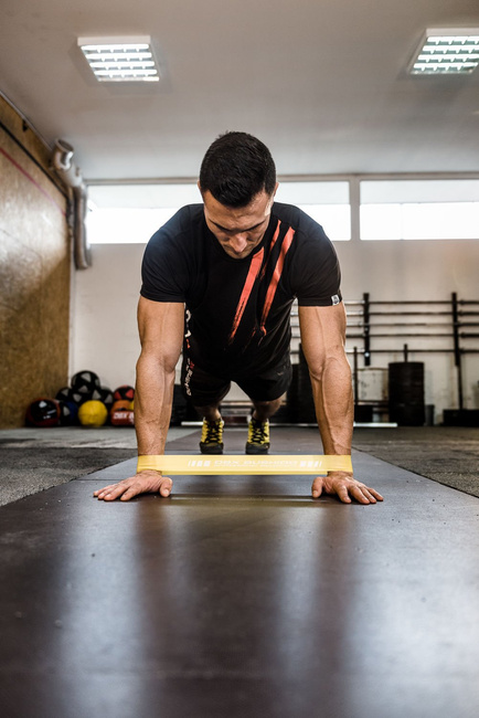 Power Band MINI - Übungsgummi für Beweglichkeitstraining - ROT 15 -22 kg